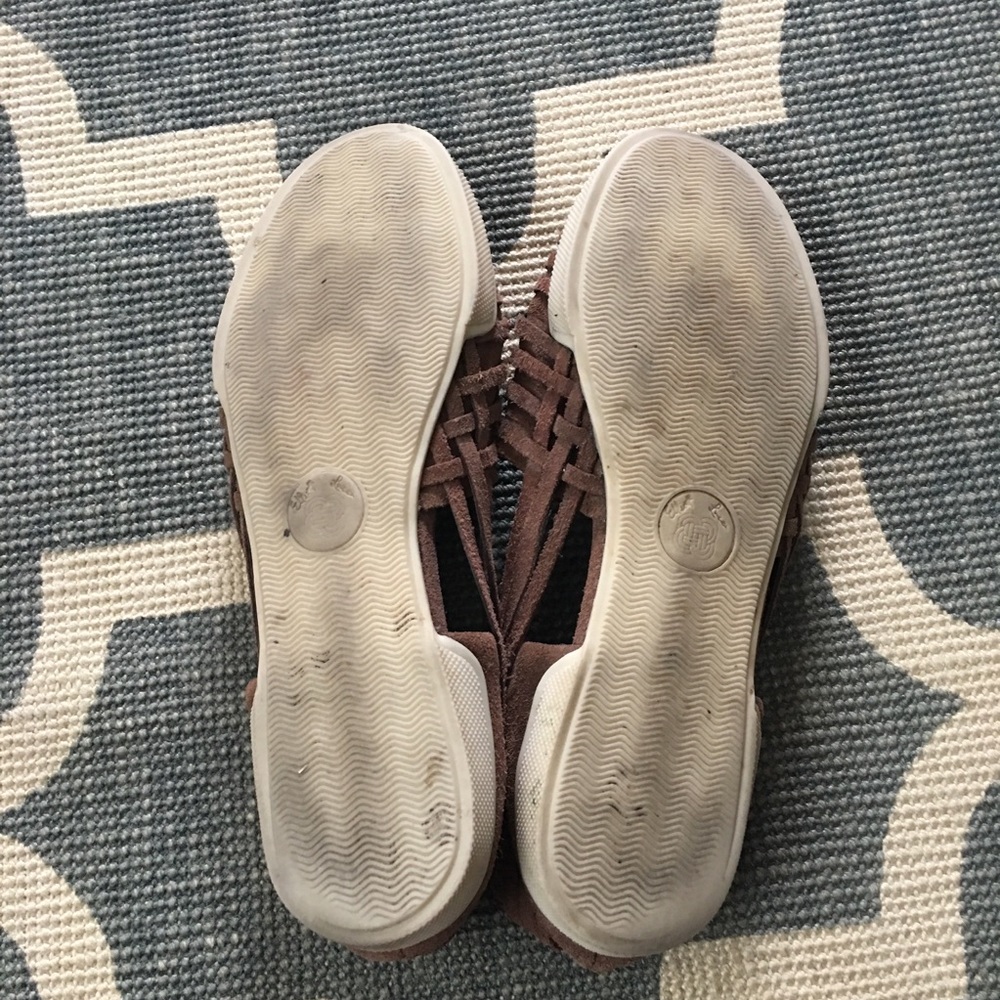 Elliot Lucca Rani Flats - Picture 7 of 8